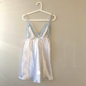 FLORA NIKROOZ white nightgown with lace